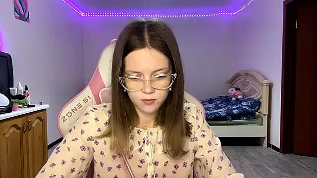VibeQueenLucy from StripChat is Freechat