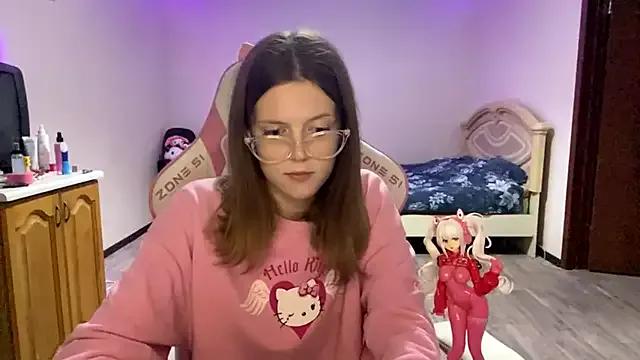 VibeQueenLucy from StripChat is Freechat
