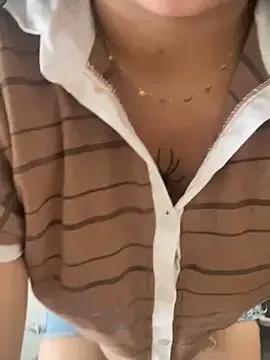 Vicky_bloonde from StripChat is Freechat