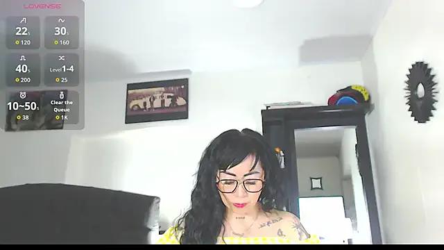 Vicky_hotmilf from StripChat is Freechat