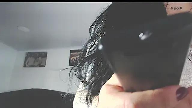 Vicky_hotmilf from StripChat is Freechat