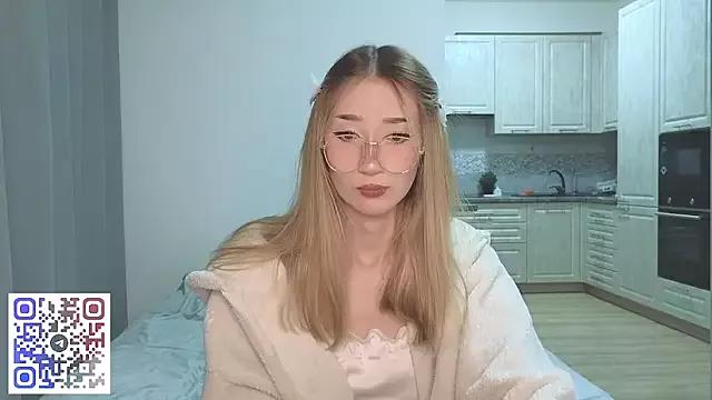 VikiSea from StripChat