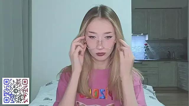 VikiSea from StripChat