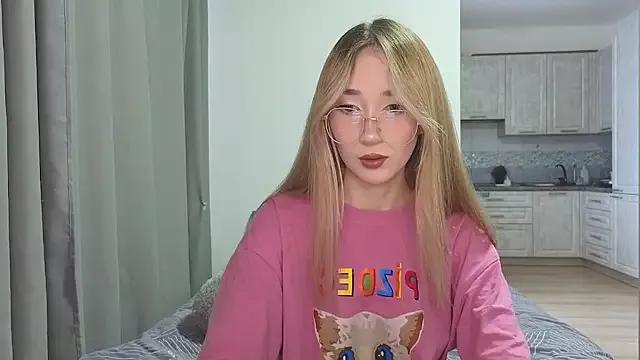 VikiSea from StripChat