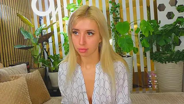 Violetttttta from StripChat is Freechat