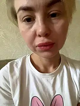 Vivienne_Kiss from StripChat is Freechat
