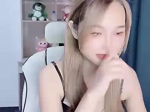 W-Sunflower from StripChat is Freechat