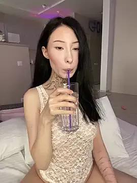 WeeRoxi from StripChat