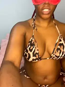 wellbuiltDiosa from StripChat is Freechat