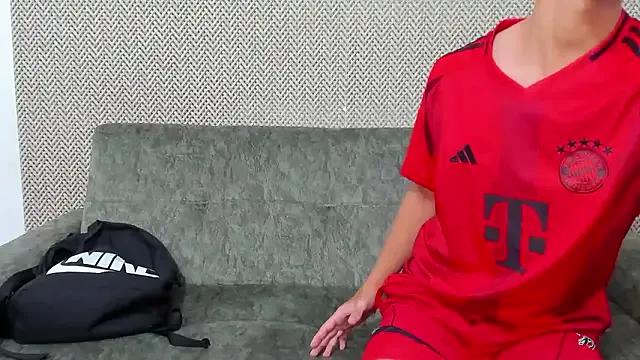 willy_sexxx18 from StripChat is Freechat