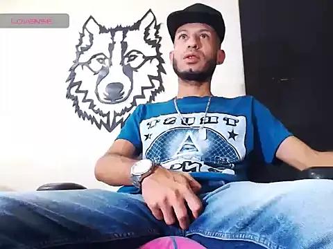 WOLFMONSTERDICK from StripChat is Freechat