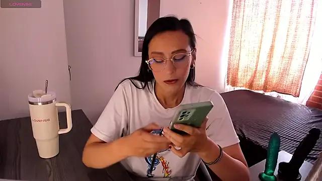 WorthyOfSlave from StripChat is Freechat