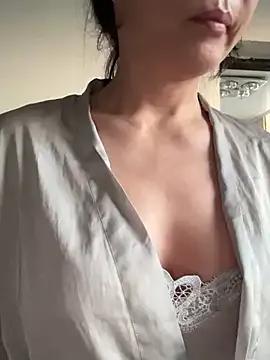 xiiuuff18 from StripChat is Freechat