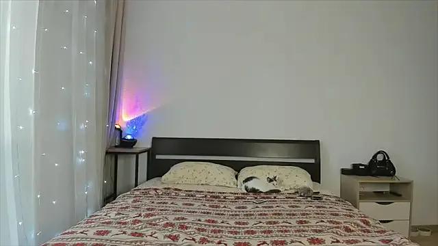 Xloe_Queen from StripChat is Freechat