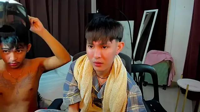 XloverXsiantwink from StripChat is Freechat