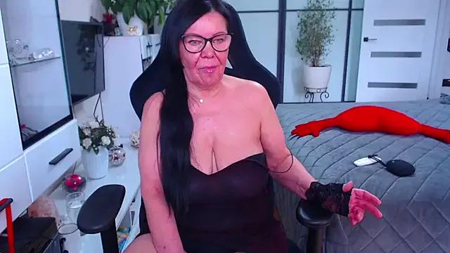 xMatureDesire from StripChat is Freechat