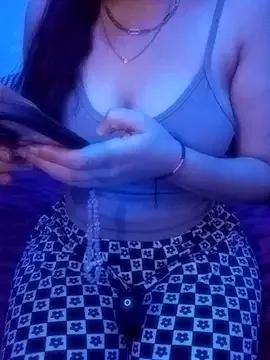 Yaraa8 from StripChat