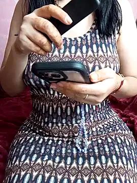 Yaraa8 from StripChat