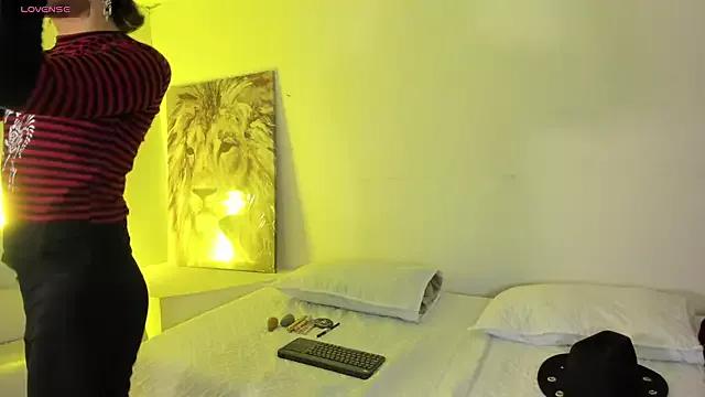 YarisWhite from StripChat is Freechat