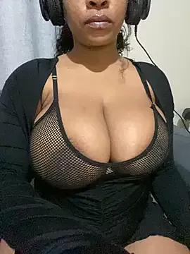 YellowHoneyDip from StripChat