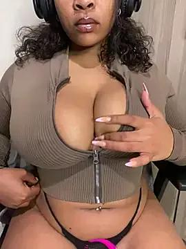 YellowHoneyDip from StripChat