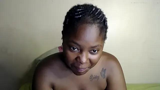 Yolaqueen04 from StripChat is Freechat