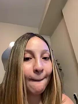yourlilsecreet from StripChat is Freechat