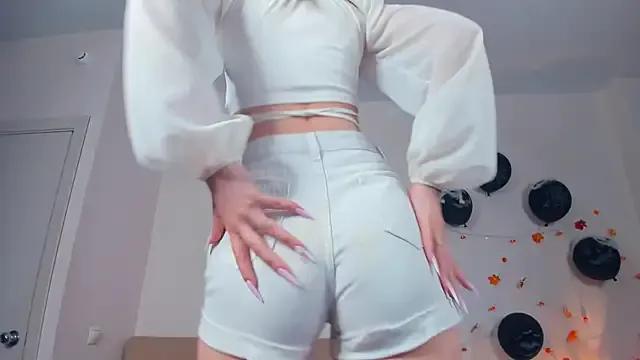 YourLovelyLily from StripChat is Freechat