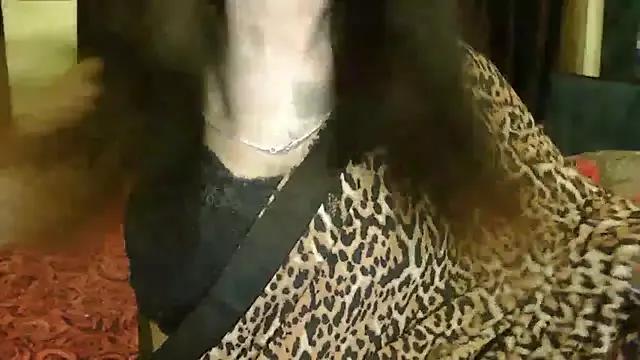 Yourmiss22 from StripChat is Freechat
