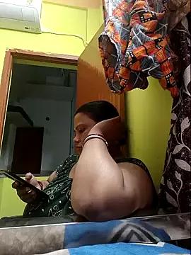 yourssoumi from StripChat is Freechat