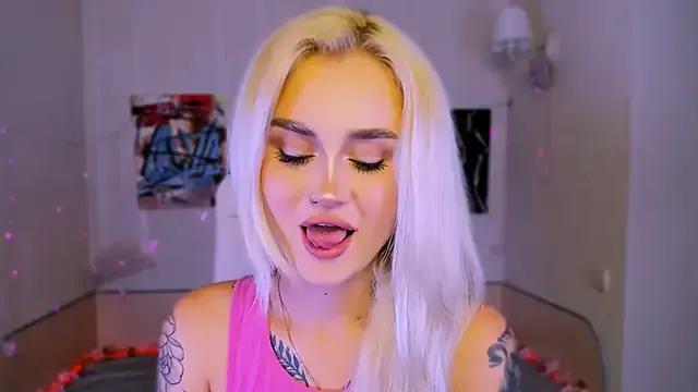 YrRina from StripChat is Freechat