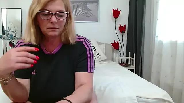 YulliaMilf from StripChat