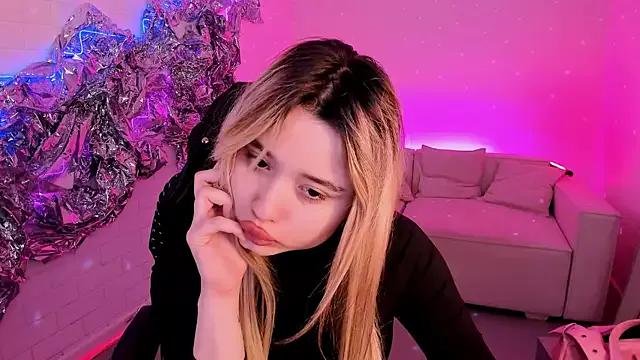 YunaLovesi from StripChat is Freechat