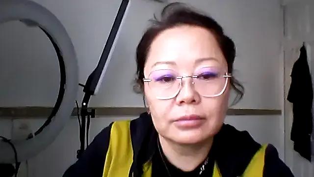 Yvarelle from StripChat is Freechat