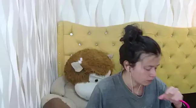 zafiralittle from StripChat is Freechat