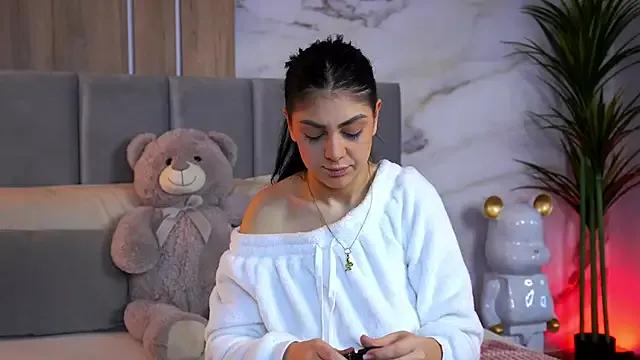 ZaraCapri from StripChat is Freechat