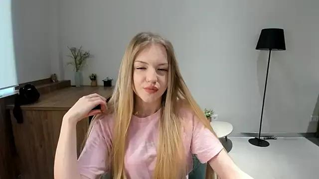 ZaraDewberry from StripChat