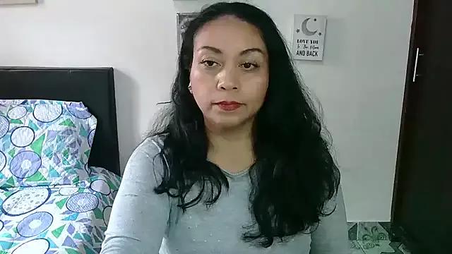 zaray_bella from StripChat is Freechat