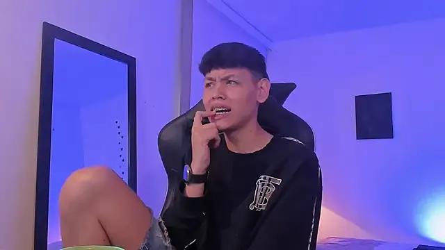 zeus_blaze from StripChat is Freechat